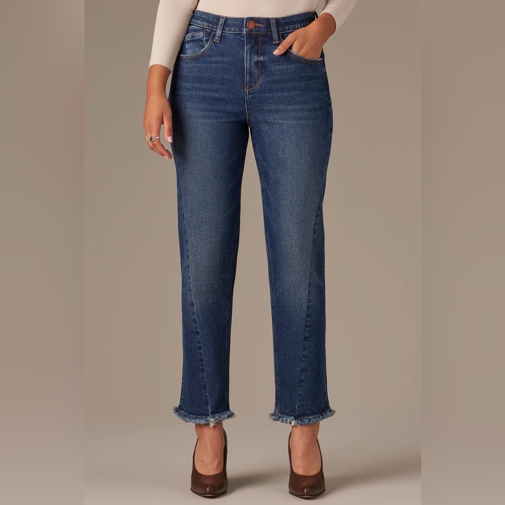 Democracy  SKYRISE SPLICED FRAY HEM BARELY BOOT JEANS